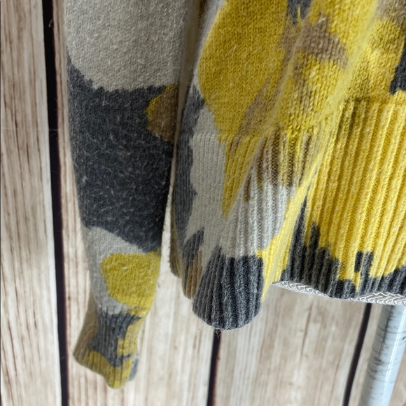 LOFT Floral V-Neck Sweater - Charcoal and Mustard Size Medium - Picture 5 of 8